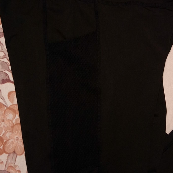 NWT Women's Black Active Leggings | Size XL | Mesh Pockets, Moisture-Wicking, 4- - Picture 5 of 6